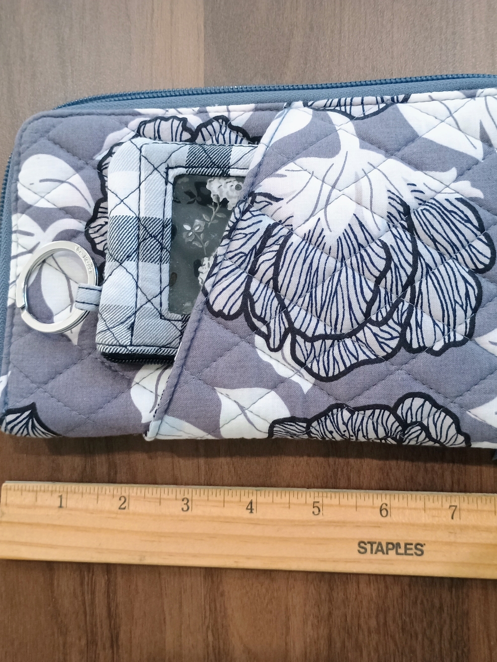 Vera Bradley Gray White Floral Quilted Pocket Book And Matching Keychain